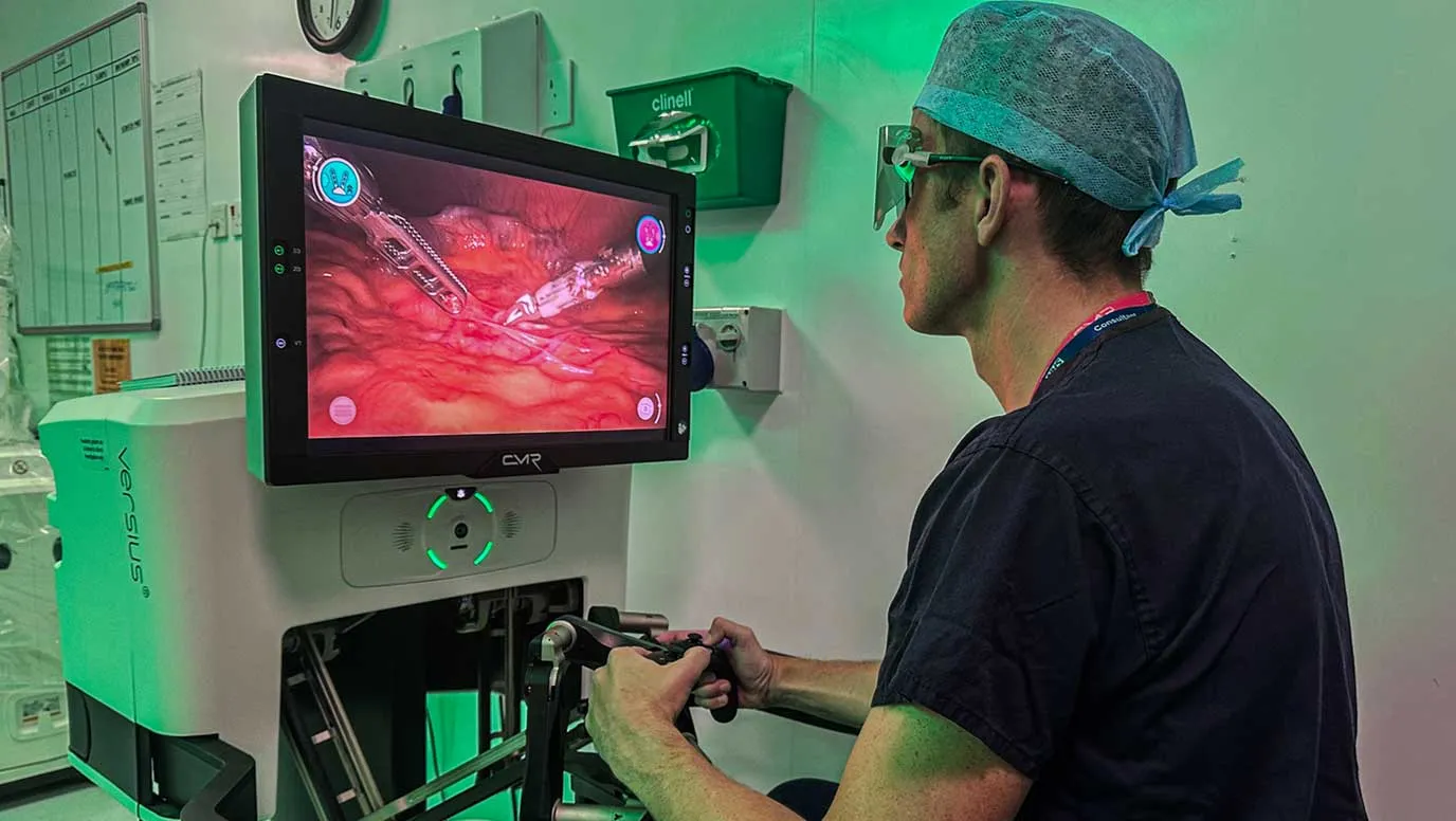 Cirurgião em console aberto
